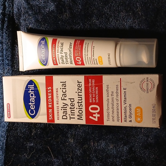 (3) CETAPHIL REDNESS PRONE FACE WASH, DAY Tinted SPF 40 & NIGHT MOISTURIZER - Picture 3 of 7